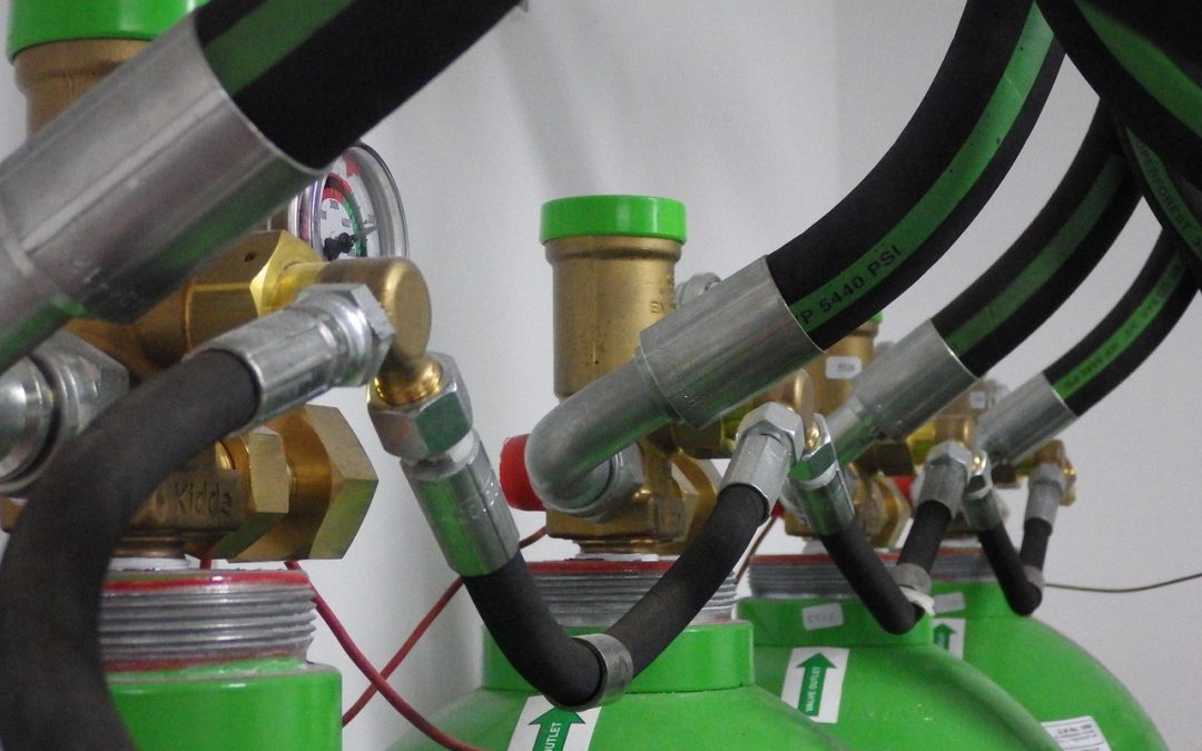 Dinas Damkar Melawi Padamkan Kebakaran di Gudang